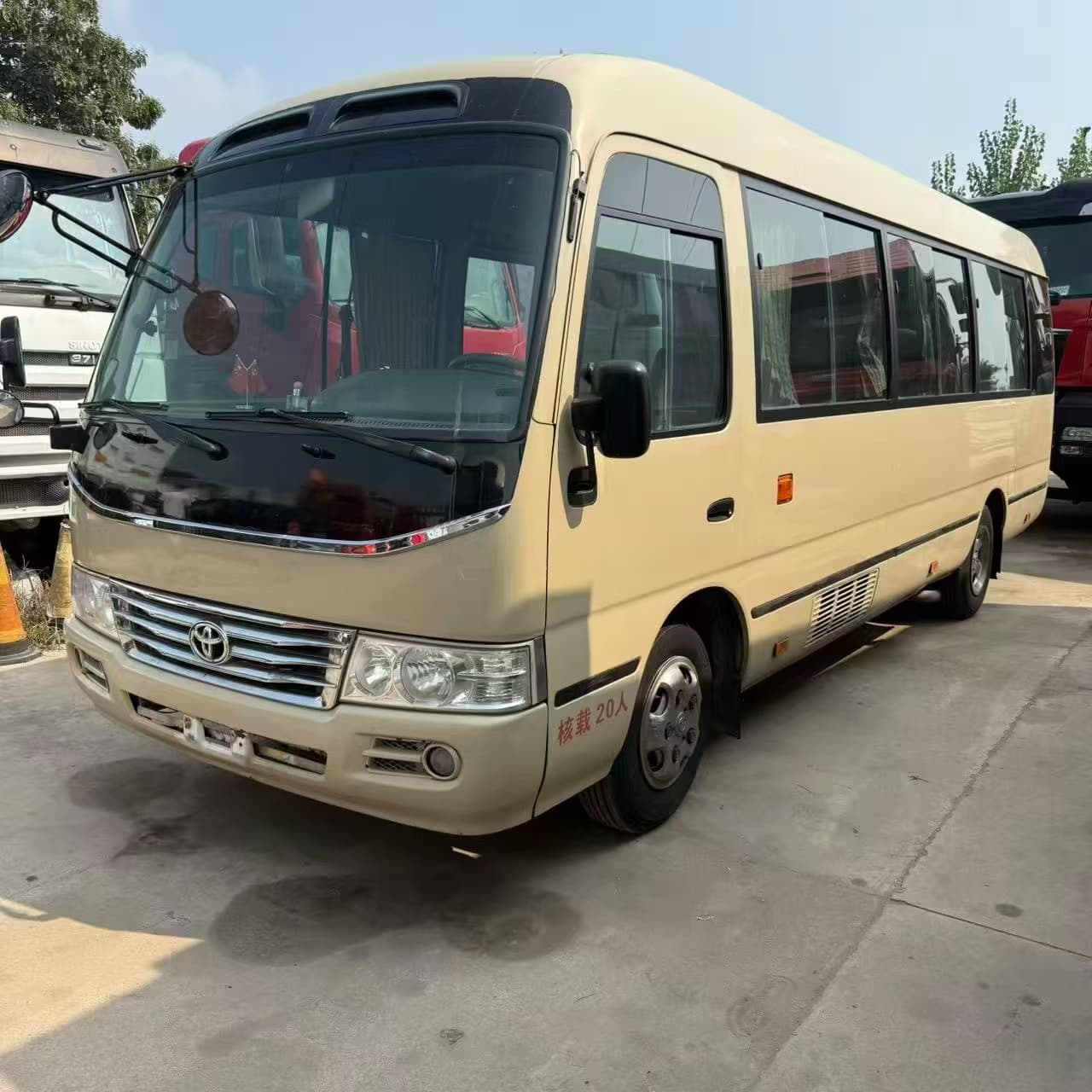 Export Coaster National III Emission 15-Seater, 23-Seater, 26-Seater Passenger Medium Bus Hiace Vehicle Price