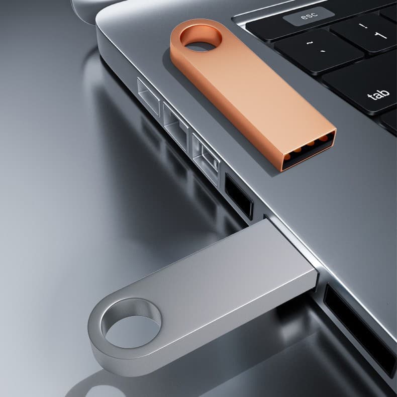 Cross-border wholesale supply of custom-engraved USB drives from factories, suitable for car use, bidding gifts, with USB 2.0/3.0 high-speed transmission.