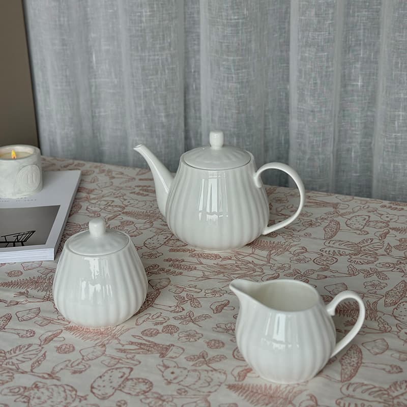 Pure White English Afternoon Teapot Sugar Bowl Milk Jug European Style Ceramic Coffee Set Bone China Coffee Pot Pour Over Cup Small Milk Pitcher