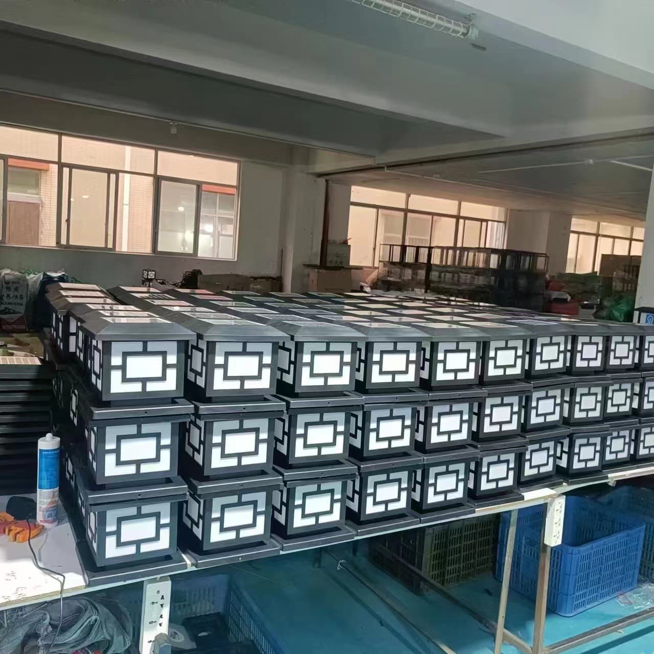 Solar Fence Light for Municipal Engineering, Subway Construction, Plastic Barrier Fence Light, Powered