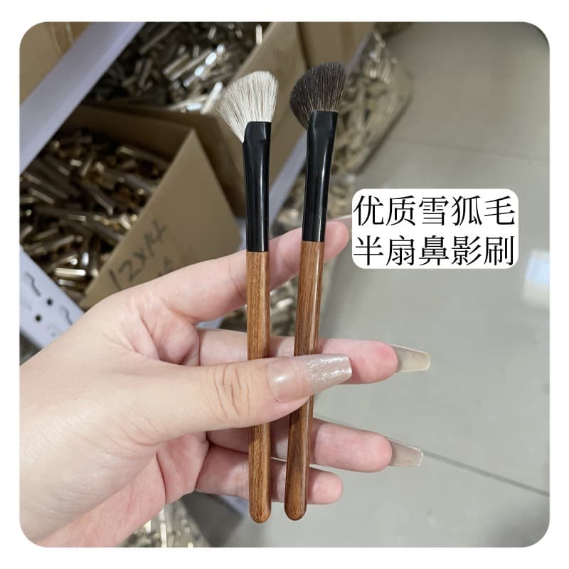 Snow Fox Hair Half-Fan Nose Shadow Brush Blending Nose Bridge Slanted Head Contour Makeup Brush Cangzhou Animal Hair