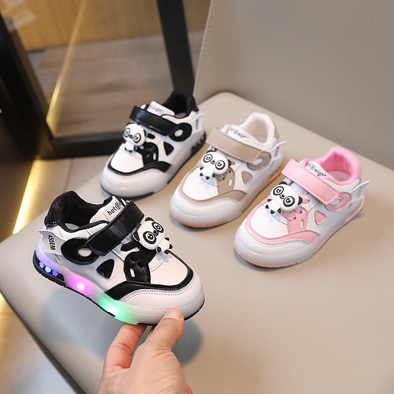 Kids Low-Top LED Skate Shoes New Toddler Kids Casual Shoes Boys' Sneakers Girls' Light-Up White Shoes Cartoon