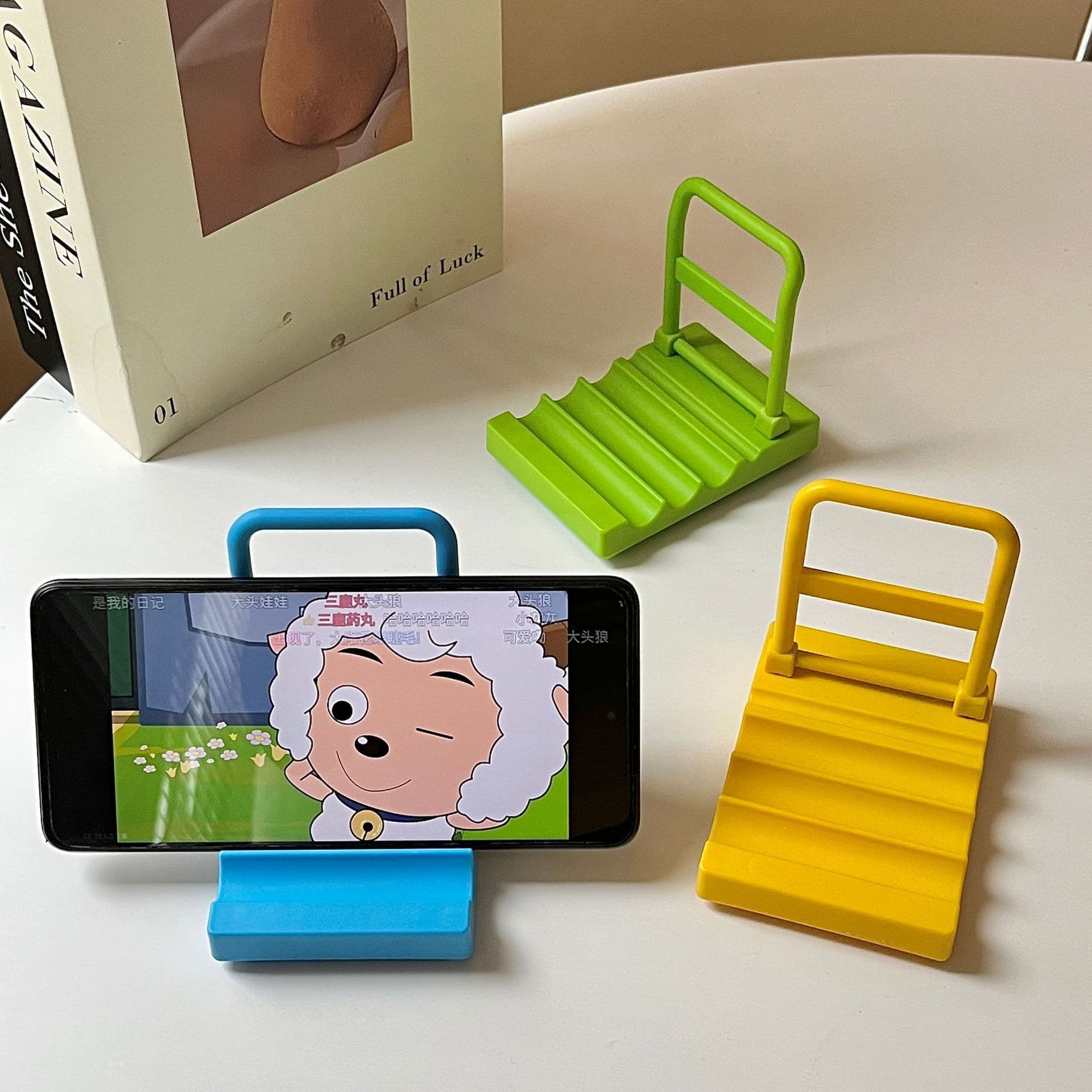 Cute cart mobile phone holder simple ins style student dormitory desktop ornaments for lazy people chasing drama artifact factory store