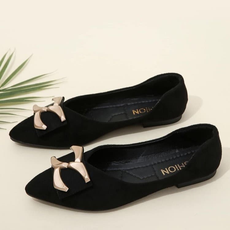 Pointed Toe Shallow Flat Shoes 2026 New Fashion Metal Buckle Decoration Solid Color Soft Sole Comfortable Versatile Slip-On Shoes