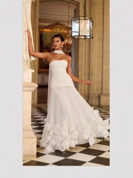 Amazon Europe and America Style Strapless Waist-Cinching Long Evening Dress with 3D Petals, Pleated Flared Train