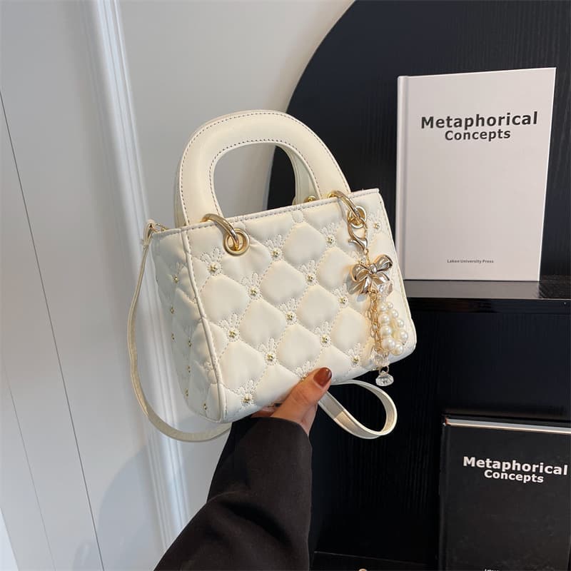 Diamond Stitch Thread Small Bag for Women 2026 Early Spring New Yuezi Fashion Shoulder Crossbody Bag Stylish Handheld Small Square Bag