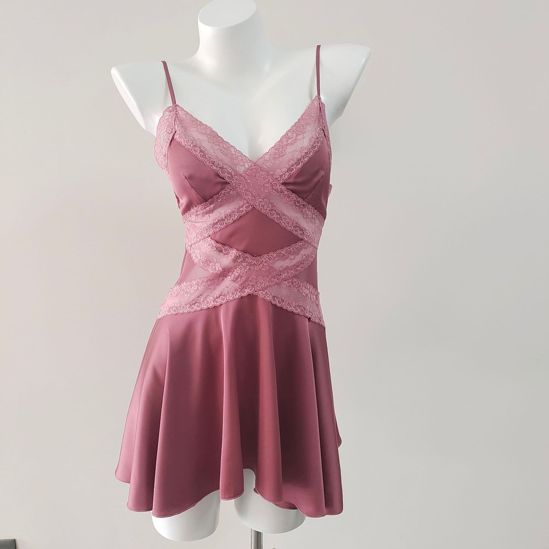 Women's Summer V-Neck Sexy Camisole Sleep Dress, Ice Silk Lace Pure Desire Short Nightgown, French Silk Loungewear