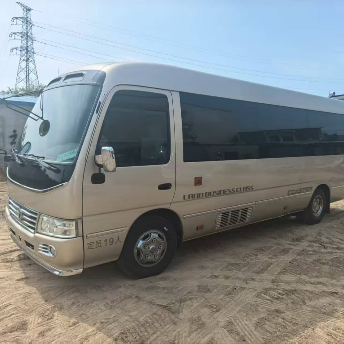 Cross-border Toyota Coaster 19-seater with wooden floor luxury bus, finely refurbished Euro III emission minibus