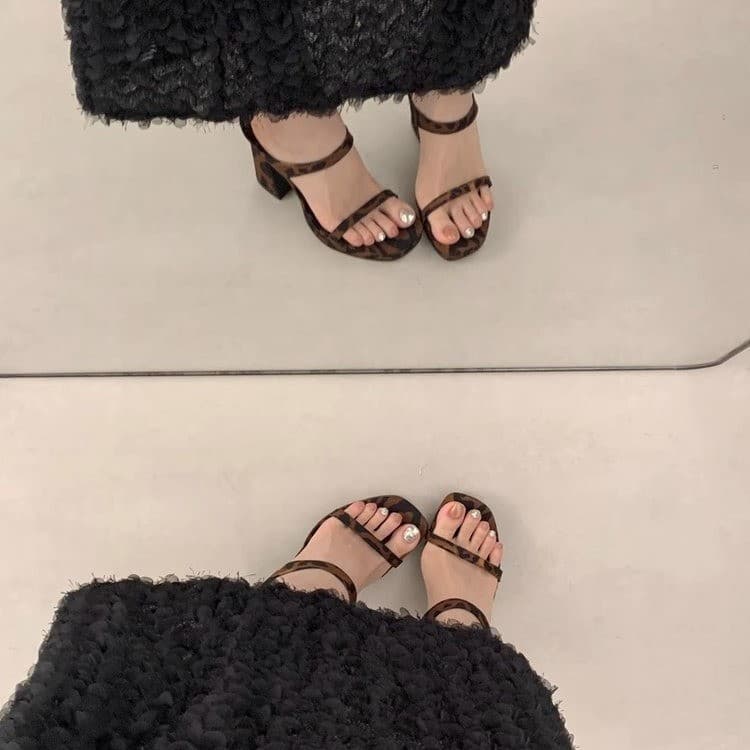 Summer Leopard Print Stunning High-Heeled Sandals for Women with French Style and Thick Heels for Outer Wear Waterproof Platform Open-Toe Sandals