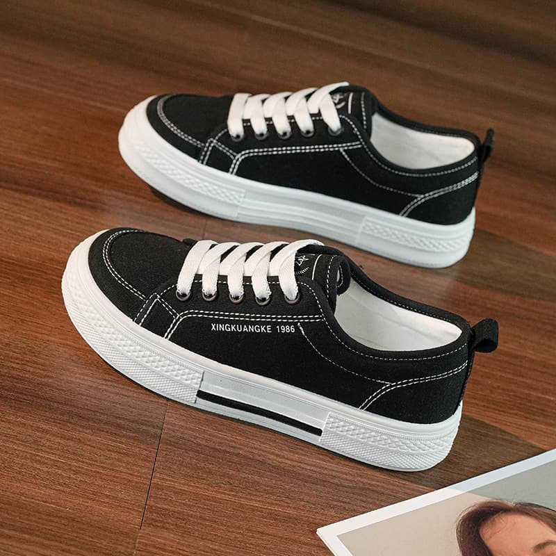 2025 Spring New Canvas Shoes for Women, Flat Versatile Casual Sports Shoes, Student Soft Sole Comfortable Black Cloth Shoes