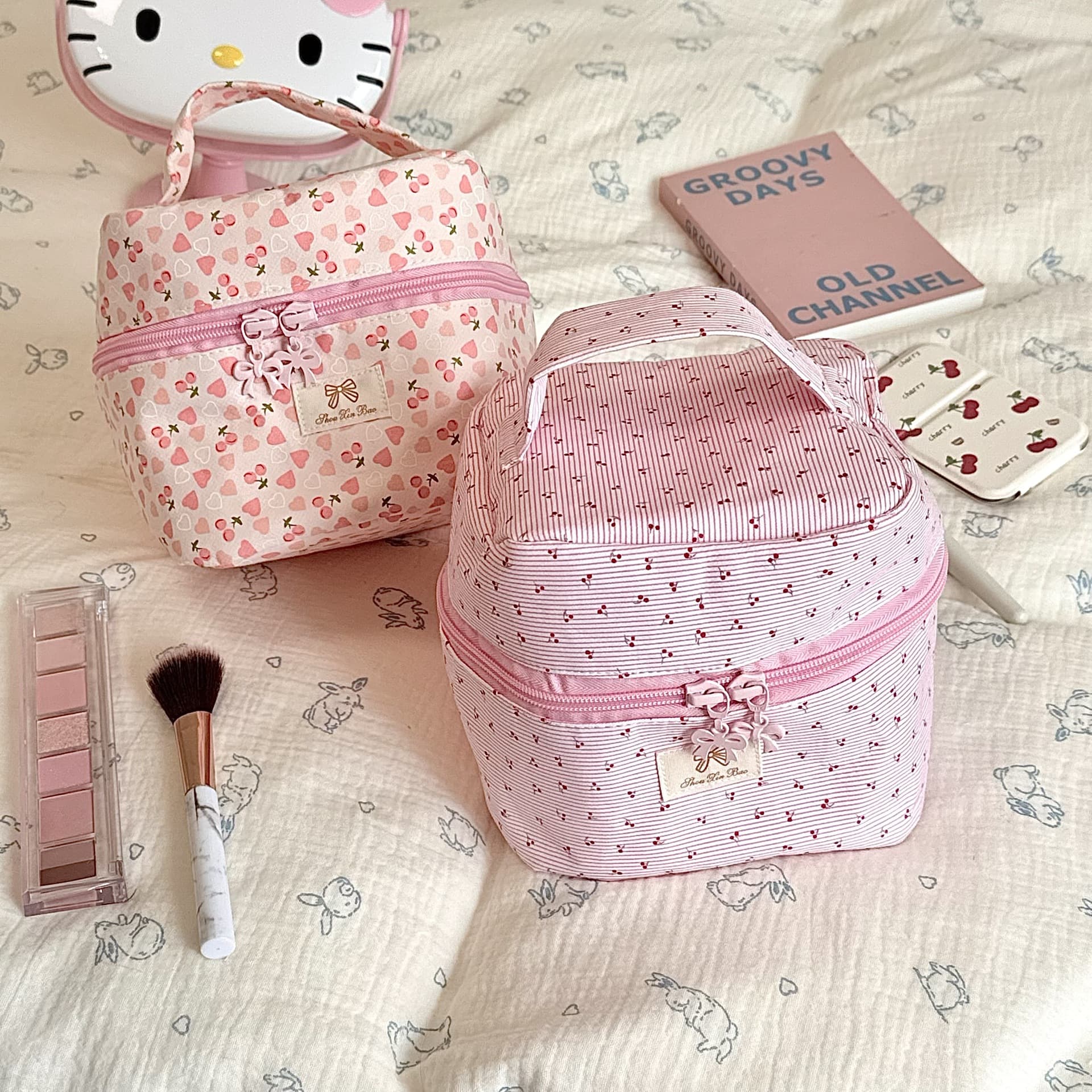 Fresh Girl Love Cherry Portable Large Capacity Cosmetic Bag Travel Portable Cosmetic Storage Bag Flip Top Toiletries Bag