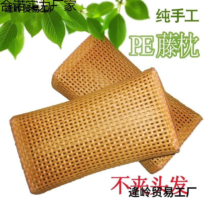 Bamboo pillows, hollow bamboo woven pillows, and natural bamboo rectangular single mats in the steam room.