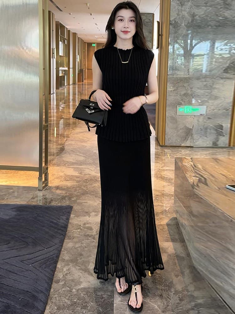 Fashion Women's 2026 Summer New Stylish Waist-Tightening Knit Top with Pleated Skirt Two-Piece Set