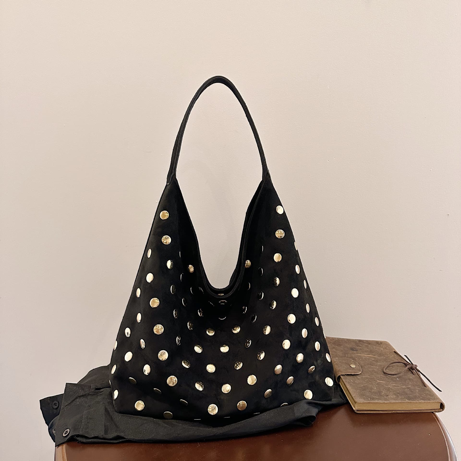 Fashionable and versatile Internet celebrity, same style willow nail portable shoulder armpit bag, trendy heavy industry personalized motorcycle bag, handbag