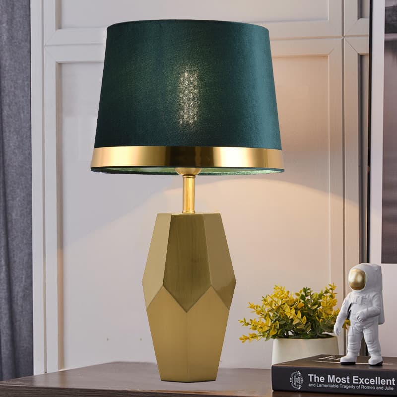 Light luxury table lamp living room bedroom bedside table designer soft decoration showroom model room simple post-modern American table lamp