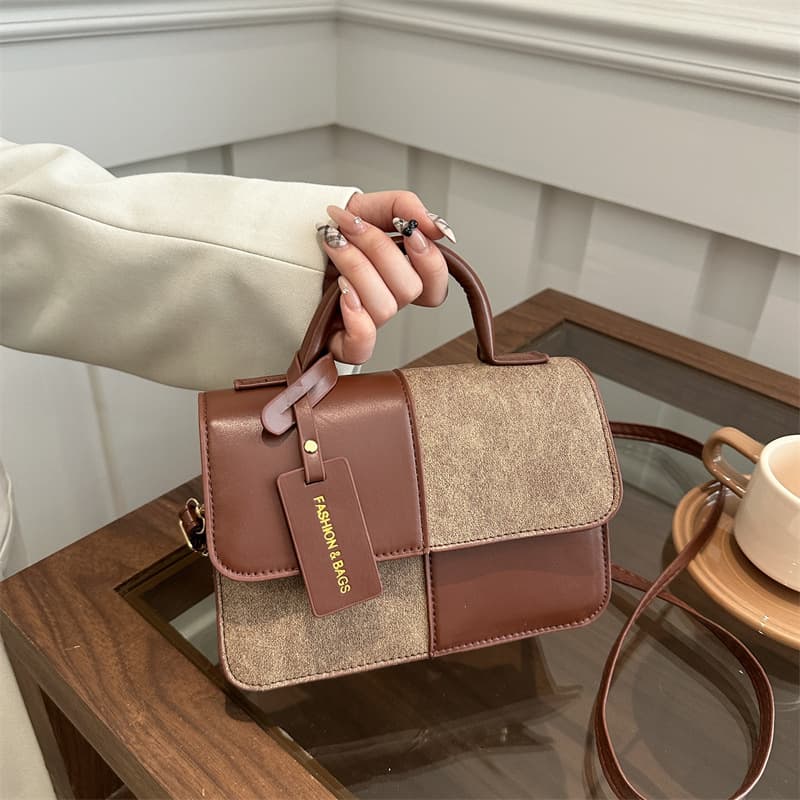 Niche Design Handbag for Women 2024 Winter New Trendy Commuter Small Square Bag Stylish Shoulder Bag