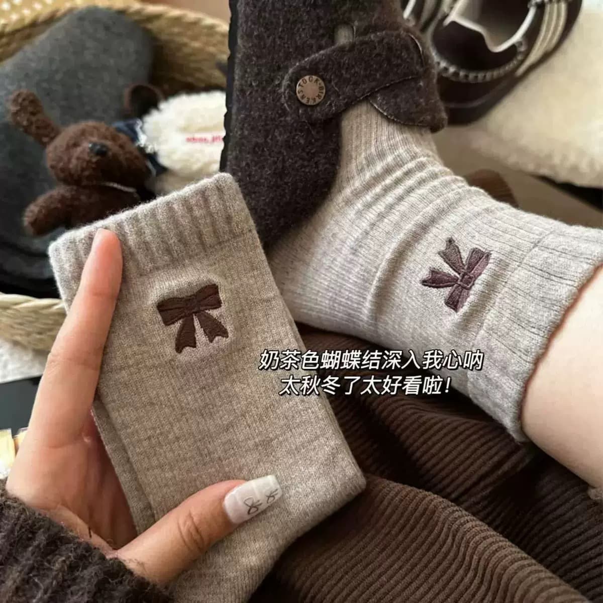 Bow women's socks autumn-winter Korean style ins warm velvet retro mid-calf socks brown tone women's socks mid-calf stacked socks.