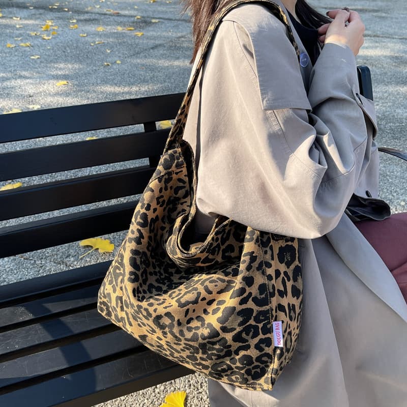 Leopard Print Canvas Bag Women's New Korean Style Fall/Winter Large Capacity Commuter Shoulder Tote Bag Casual Relaxed Handbag