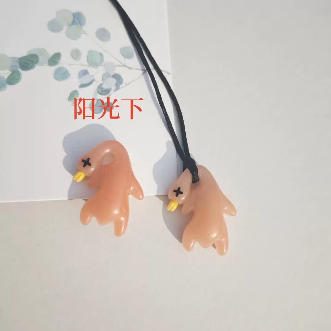 Color-changing roast duck sun protection duck 2025 new color-changing Beijing roast duck transformation pendant will change color when exposed to ultraviolet light