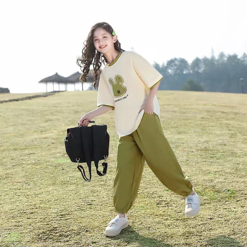 Trendy Girls' Spring/Autumn/Summer Set, New Kids' Cartoon Letter Print Short-Sleeve Top and Casual Pants Two-Piece Set