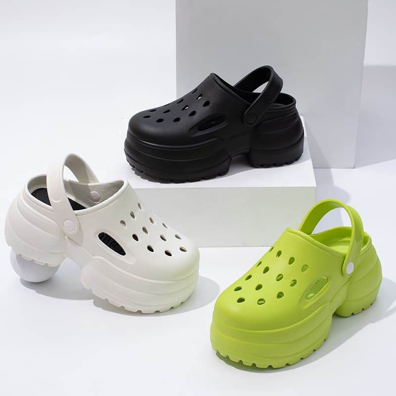 Perforated Sandals for Women Summer Outdoor Wear 2025 New Height-Increasing Beach Sandals Cute Style EVA Thick-Soled Flip-Flops for Ladies