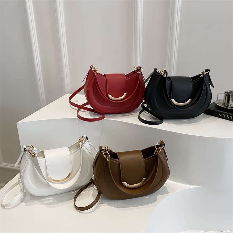 Fashionable Commuter Shoulder Bag for Women, Simple and Casual 2025 Spring Retro Underarm Bag, Niche Saddle Bag