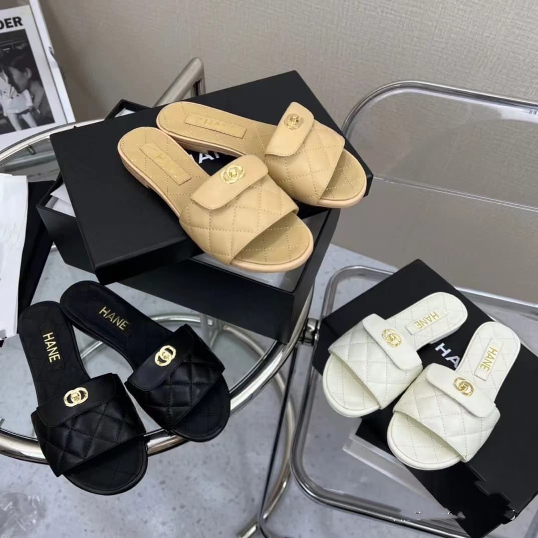 Chanel-style diamond quilted metal buckle flat one-strap 2026 summer new genuine leather casual open-toe slippers for women