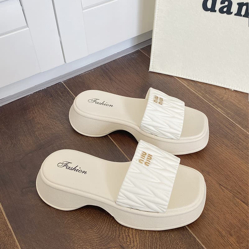 2026 New Hot Thick Sole Slippers for Women Summer Outdoor Non-Slip Fashion Versatile Sandals Women's Wholesale Export