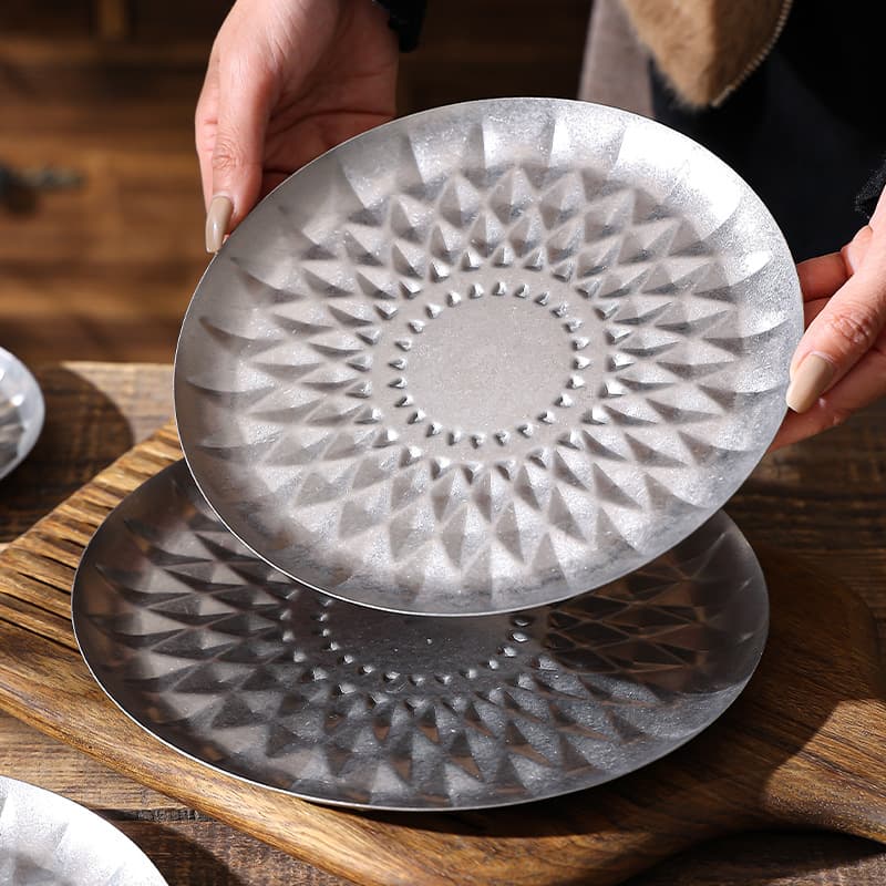 Vintage Stainless Steel Round Fruit Tray with Diamond Pattern, Light Luxury Distressed BBQ Hot Pot Serving Plate, Custom Logo Available