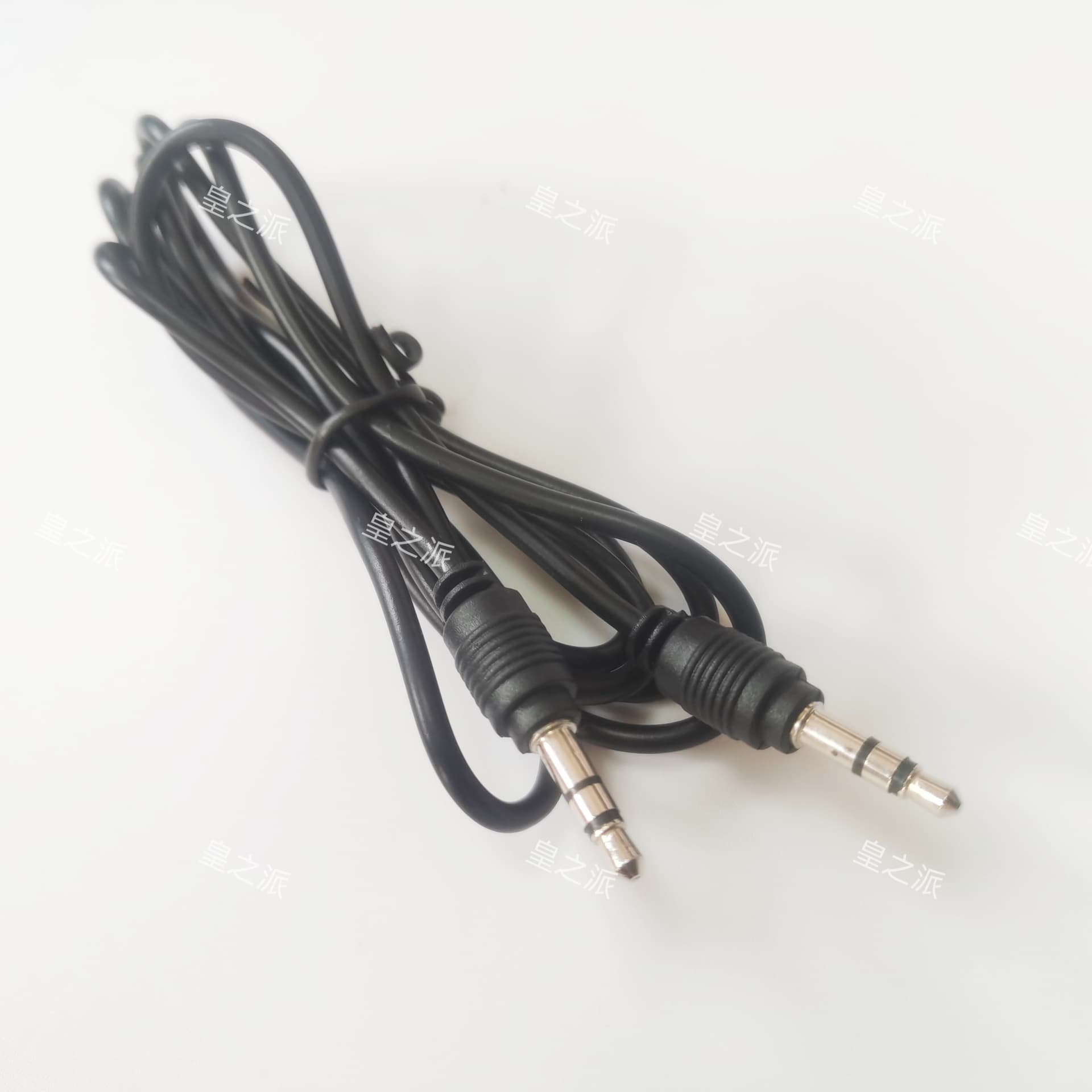 1-meter dual-ended 3.5mm dual-channel audio cable, male to male dual-channel AUX cable.