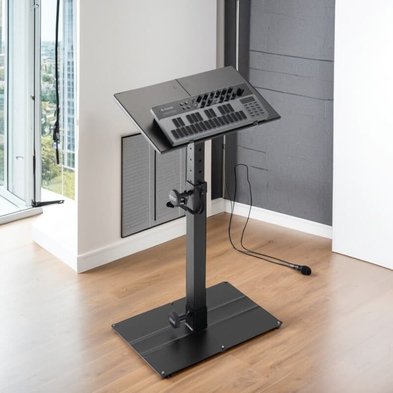 Synthesizer / Arranger / MIDI Controller / Digital DJ / Sampler / Laptop Stand
