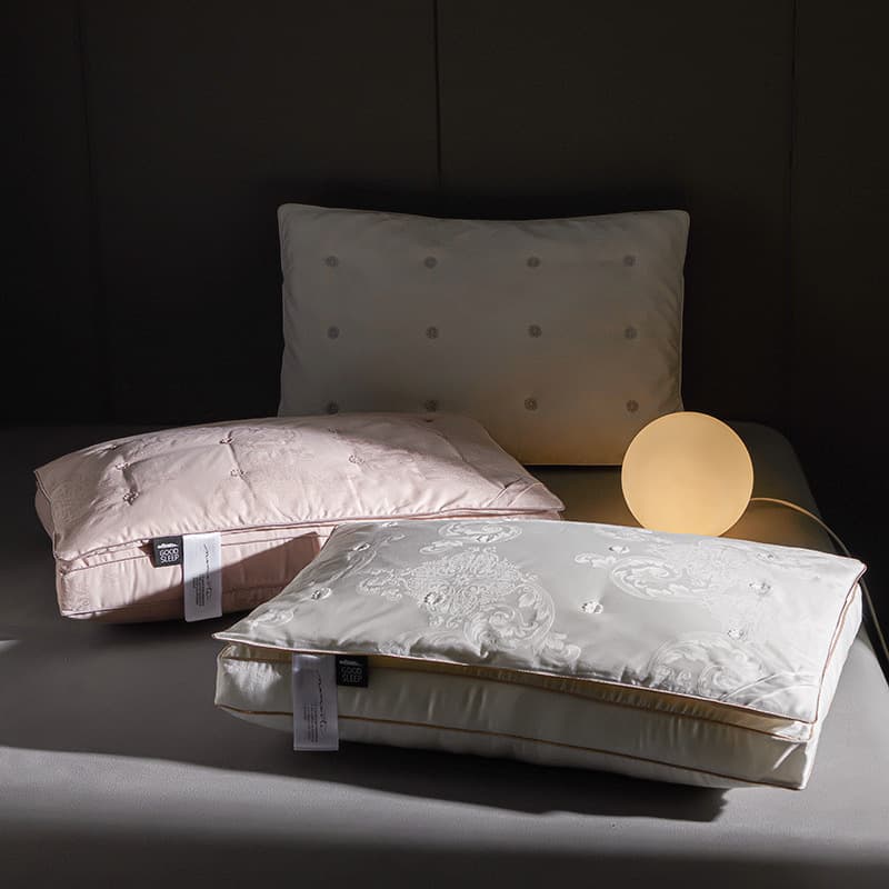 Handmade embroidered cotton jacquard single silk pillow, home use, neck support pillow, high pillow, fluffy, light and soft adult pillow.