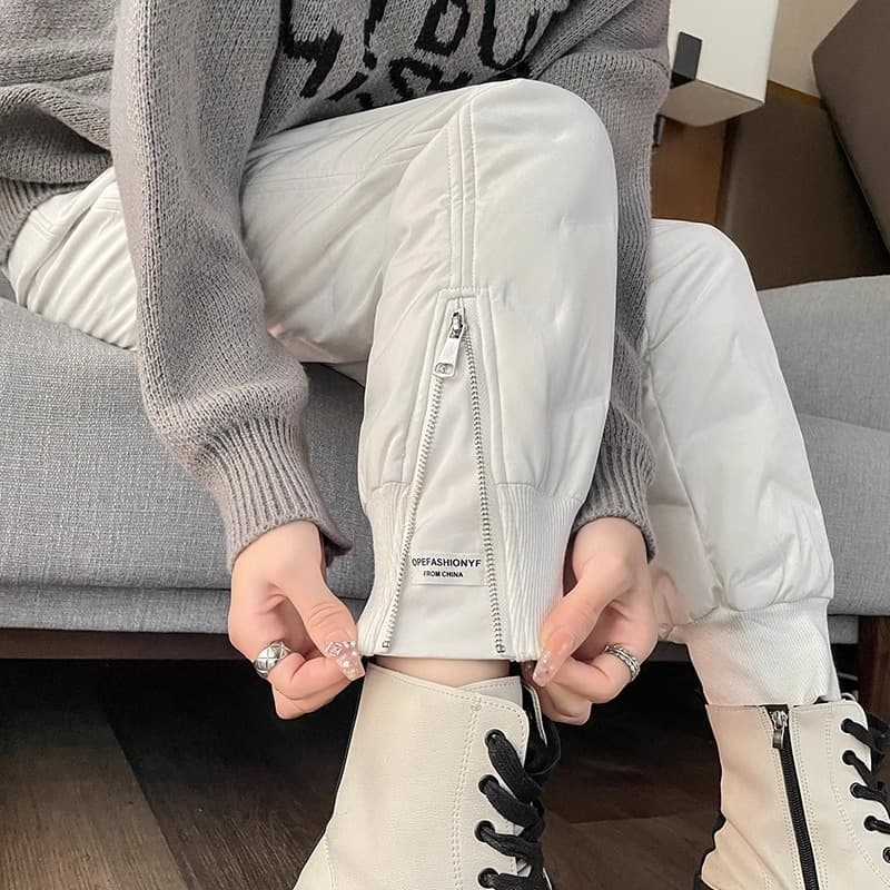 New high-end down pants for women, suitable for winter in Northeast China, warm and cozy, loose-fitting white duck down pants.