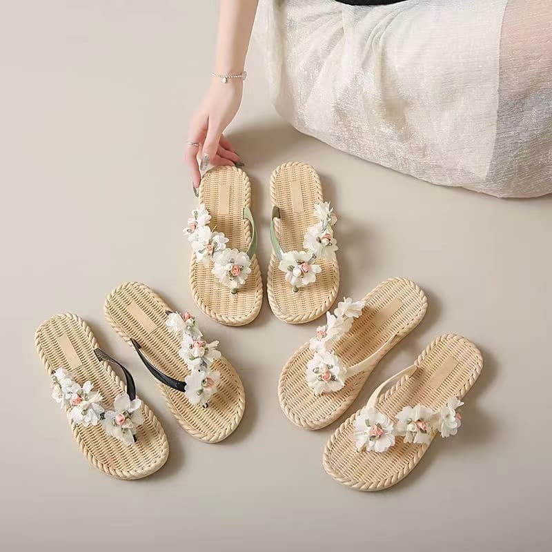 2025 New Summer Versatile Sweet Flat French-Style Stunning Small Sandals Roman Sandals Floral Women's Flat Shoes