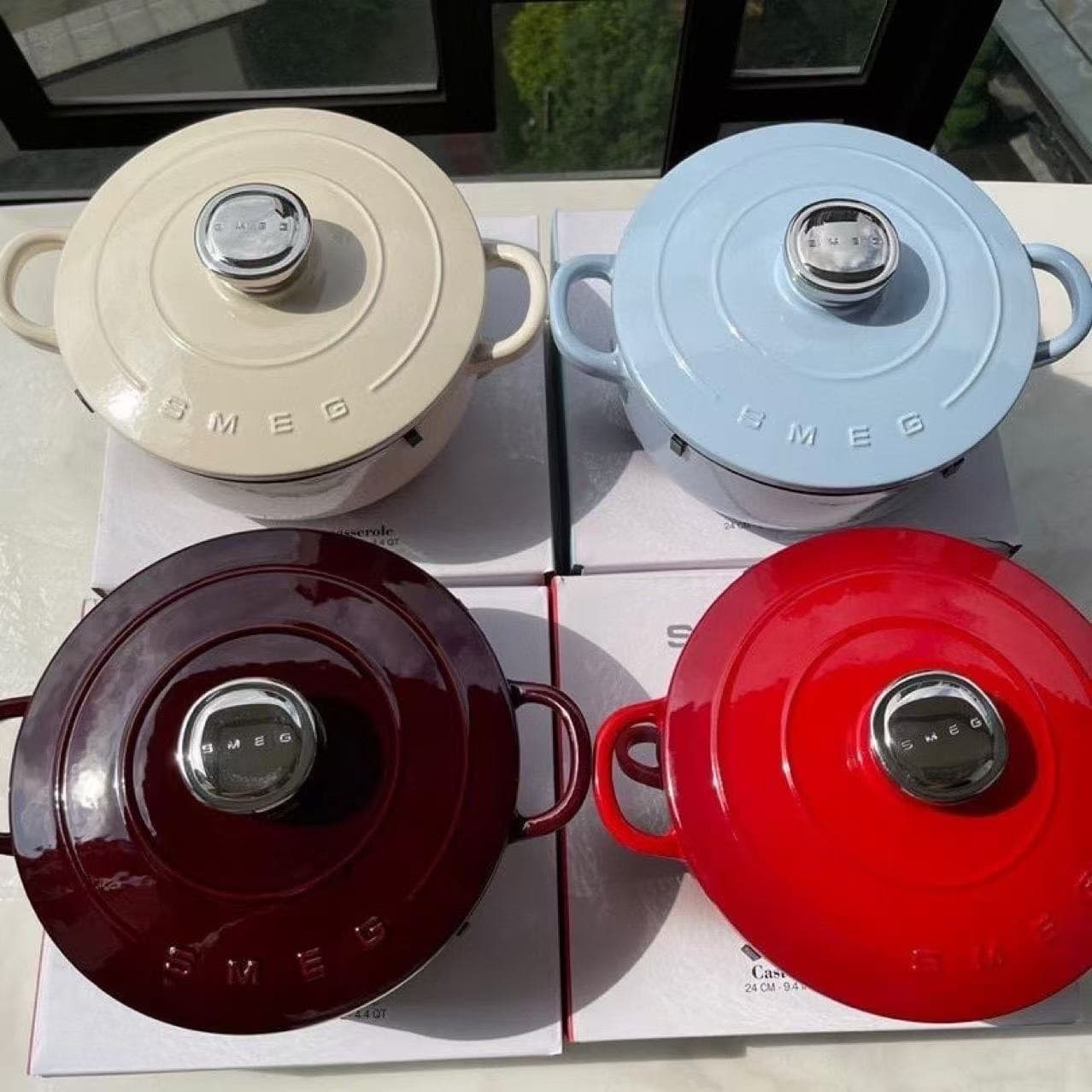 Smeg 4.2L Enamel Pot, 24cm Cast Iron Pot, Retro Lidded Enamel, Universal for Gas and Induction Cookers
