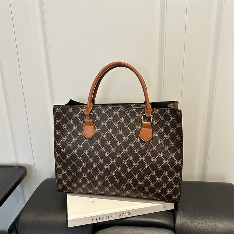 Trendy Retro European and American Fashion New Versatile Small Square Bag for Women, Simple Personality Casual Commuter Large Capacity Handbag