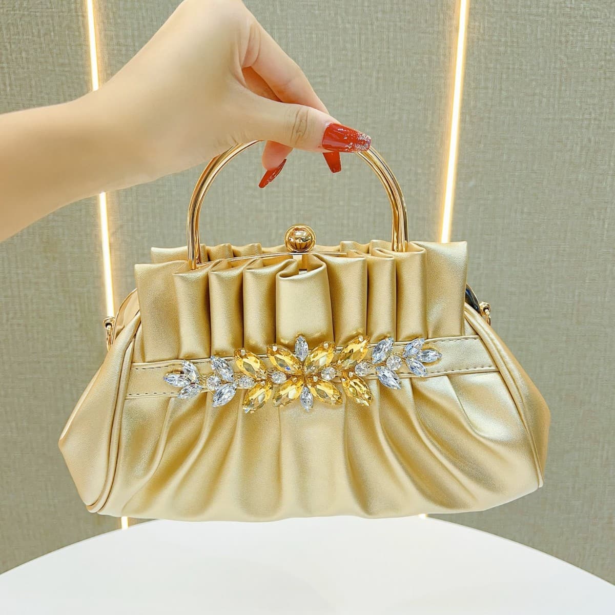 Retro European And American Diamond Embedded Ladies Clutch Bag with Pleats Fashionable Single Shoulder Crossbody Bag for Evening