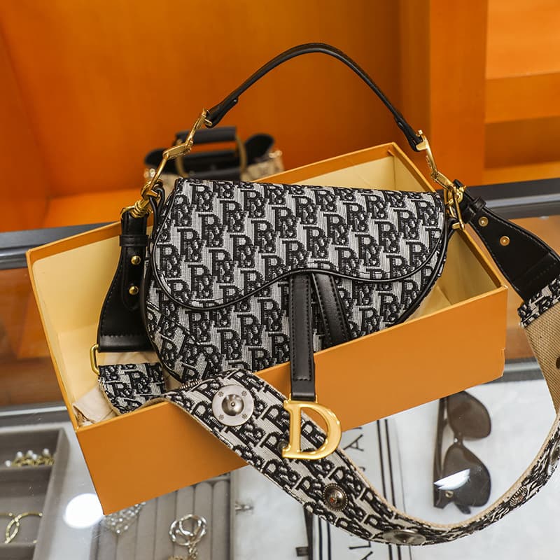 New Underarm Saddle Bag for Women, High-End Embroidery Wide Shoulder Strap, Versatile Fashion Single Shoulder Crossbody Bag