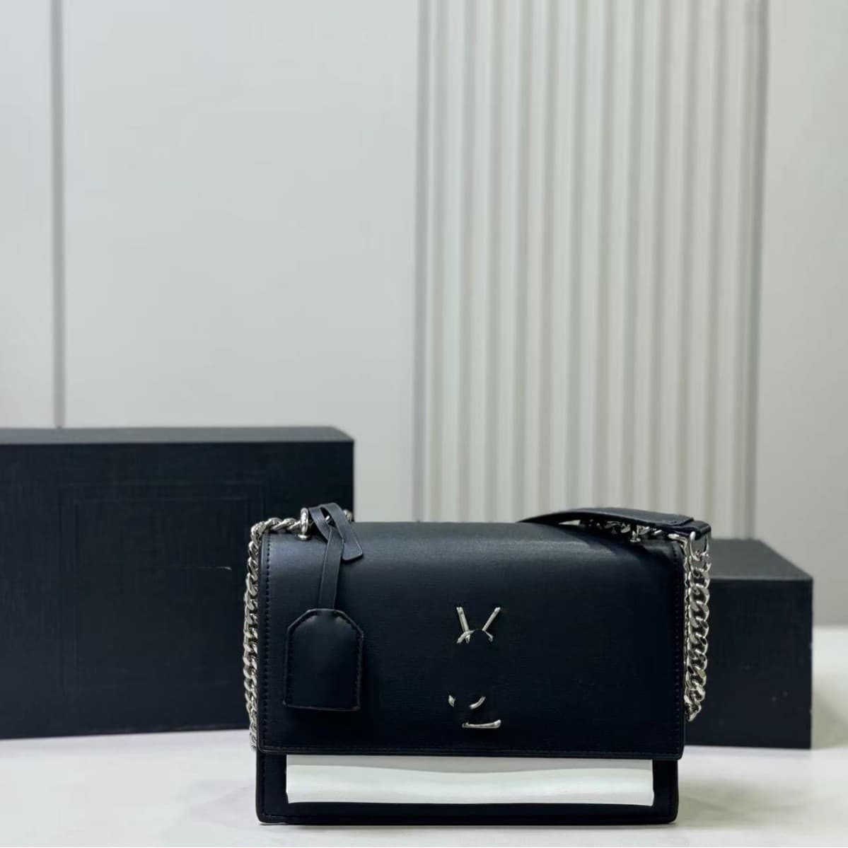 Cross-border wholesale high-end women's bags, popular French chain shoulder bags, internet celebrity crossbody bags, small square bags