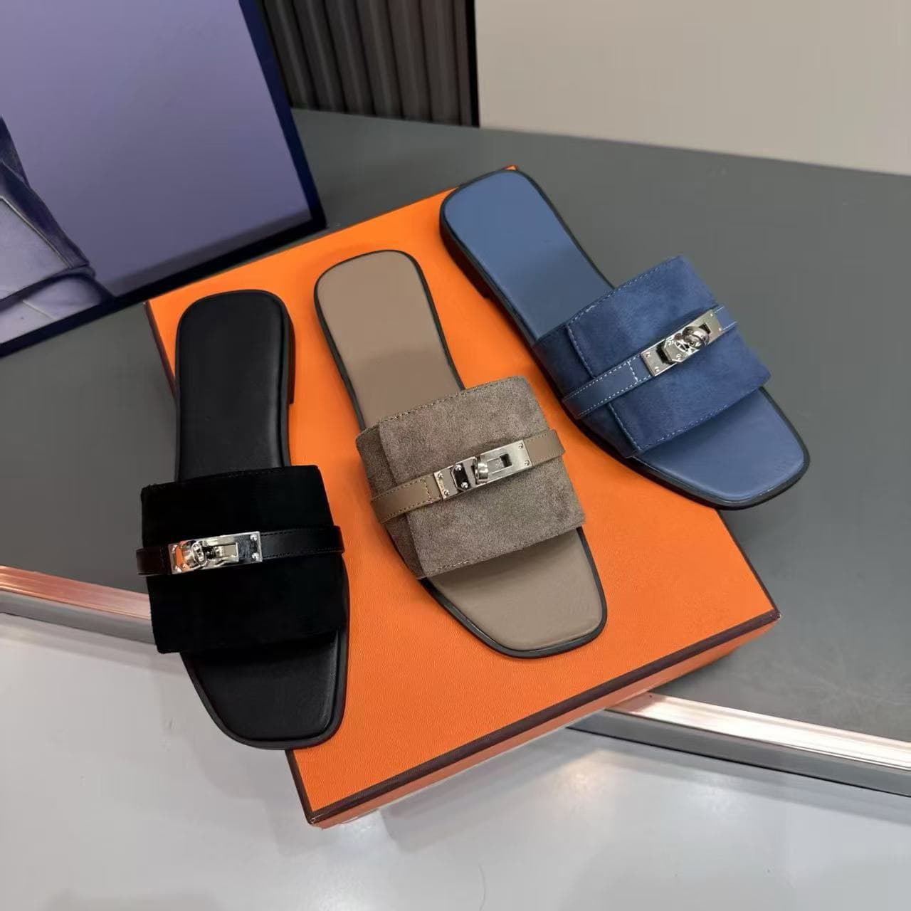 European High-End New Square Toe Kelly Metal Buckle H Brand Men's Flat Sandals, Casual, Versatile, Beach Slides