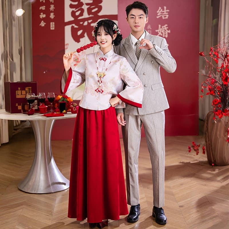 Real photos of a new Chinese style, classic and festive brocade top and heavy jacquard skirt, a two-piece set for toasting.