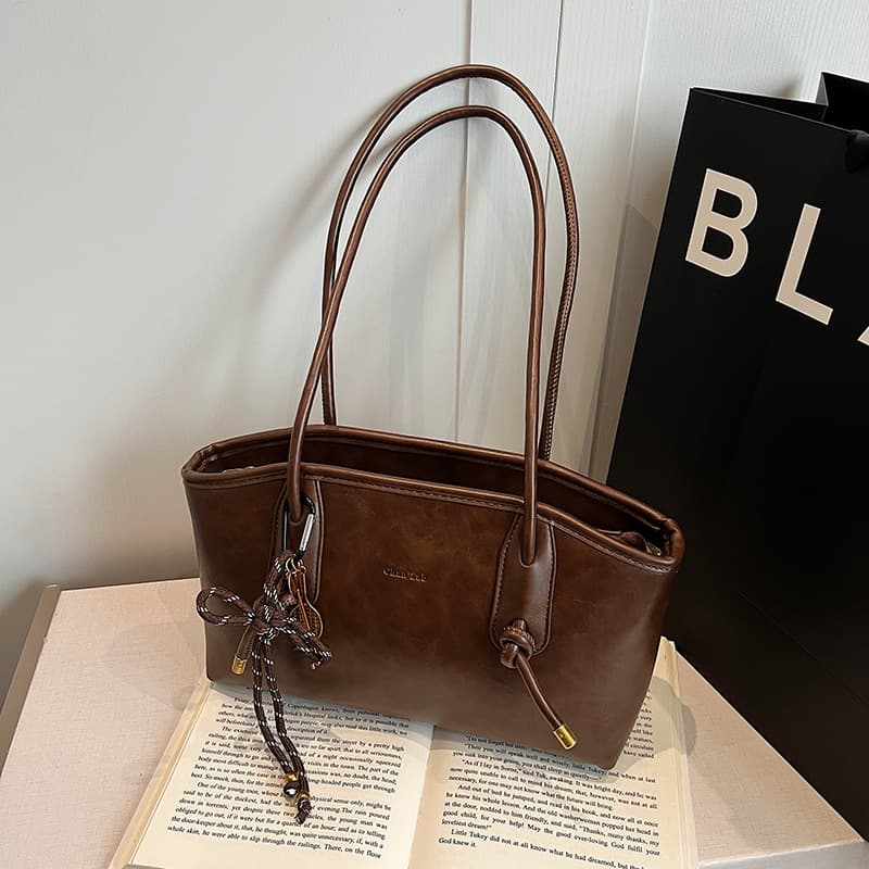 High-end texture retro large-capacity armpit bag for women 2026 new autumn and winter commuter shoulder bag handbag