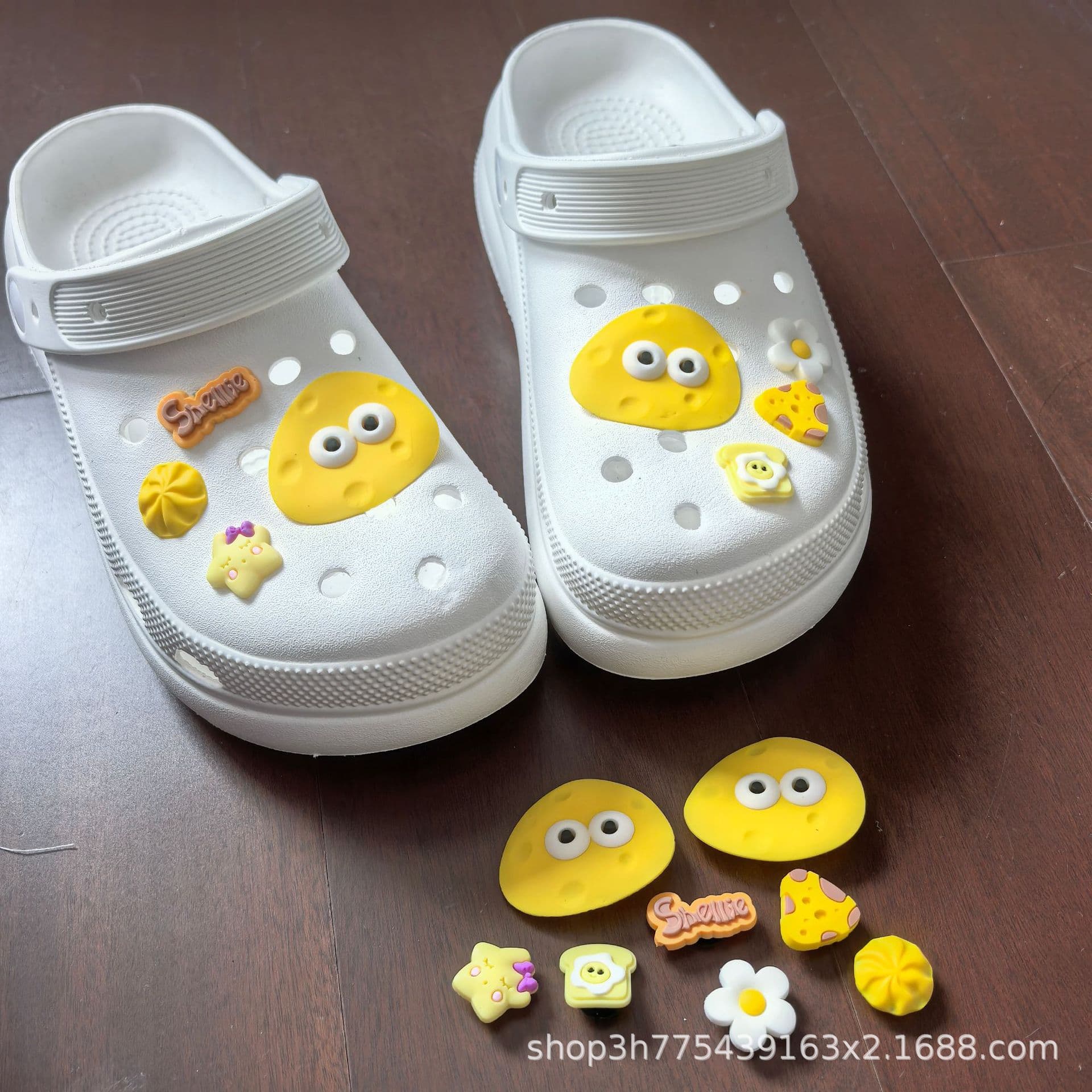 New Hole Sandals Accessories Cute Cartoon DIY Shoe Charms Shoe Decorations Wholesale