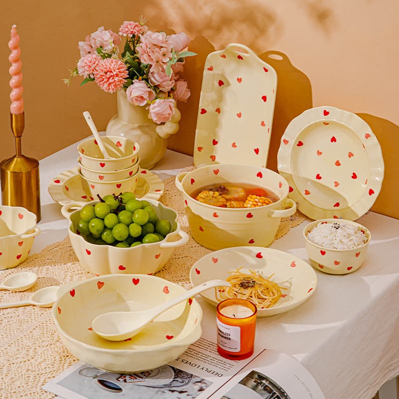 New cream style heart-shaped ceramic tableware with high appearance, underglaze color ceramic bowl, household soup bowl, plate and dish set