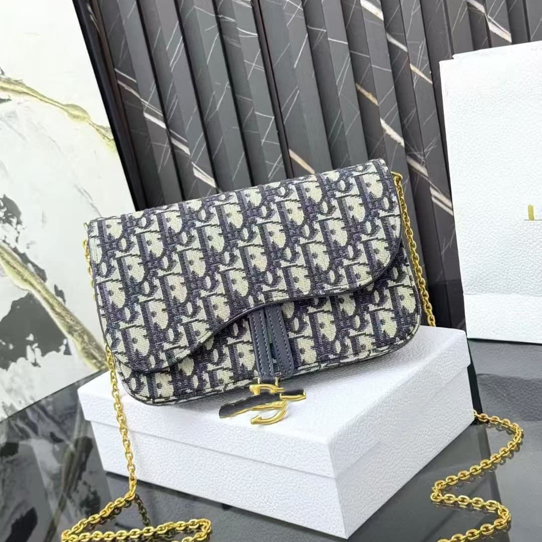 European and American style canvas chain wallet with presbyopic design, versatile crossbody, light luxury letter single shoulder flap bag, trendy small fragrance style, cross-border wholesale