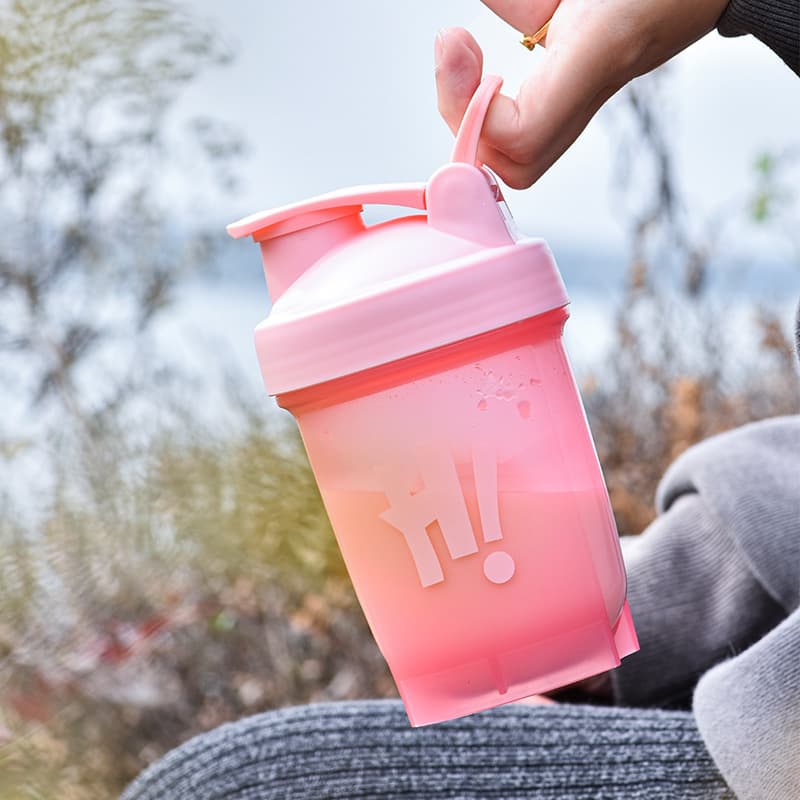 Protein Shaker Bottle, Portable for Sports, High Temperature Resistant, Drop Resistant, Food-Grade Material, Large Capacity Plastic Water Bottle