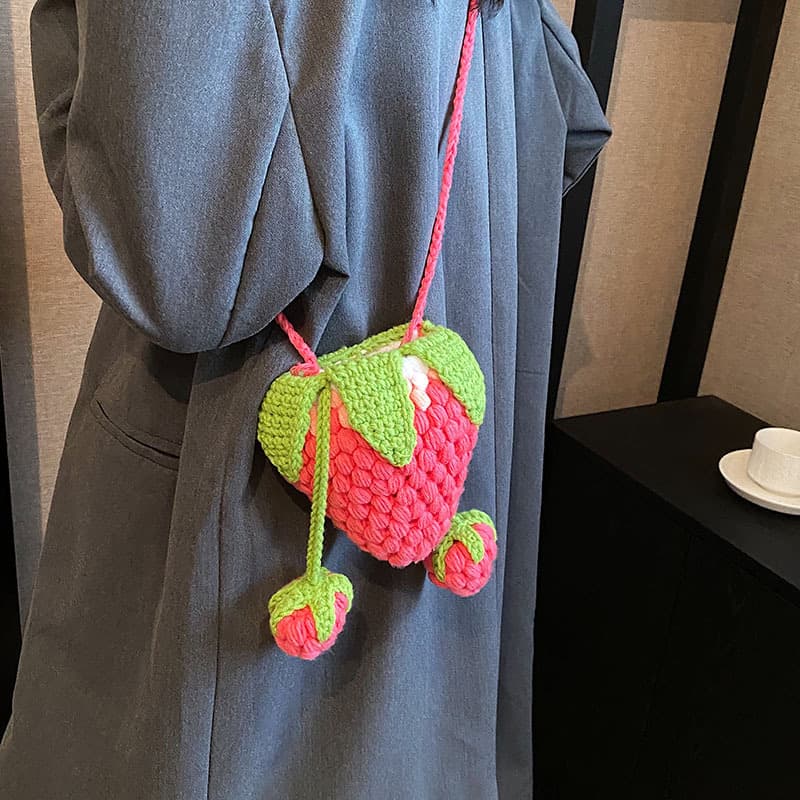 Cute Strawberry Small Bag Children's Crossbody Bag Knitted Yarn Phone Bag Handmade Crochet Cartoon Shoulder Bag