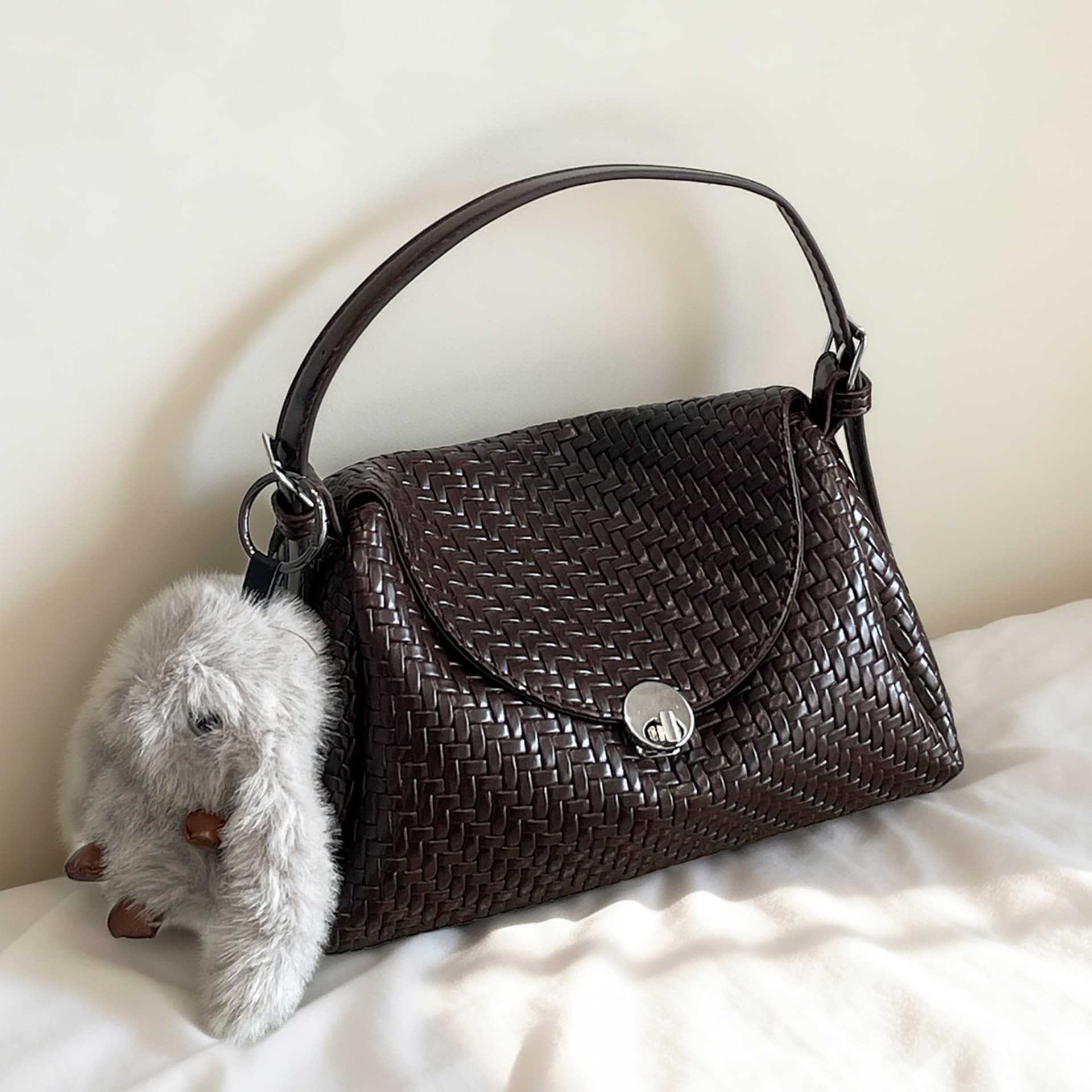 Cross-border Korean version niche woven handbag women's new high-value retro commuter bag versatile shoulder crossbody bag