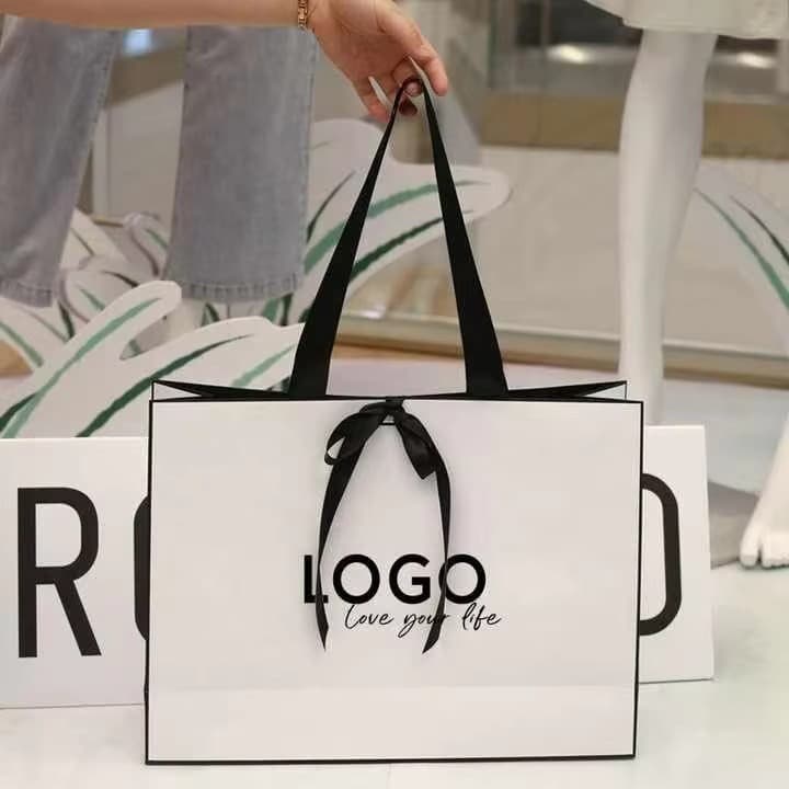 Yisheng packaging bag paper bag custom gift bag luxury hot stamping LOGO matte black paper bag shopping perfume gift
