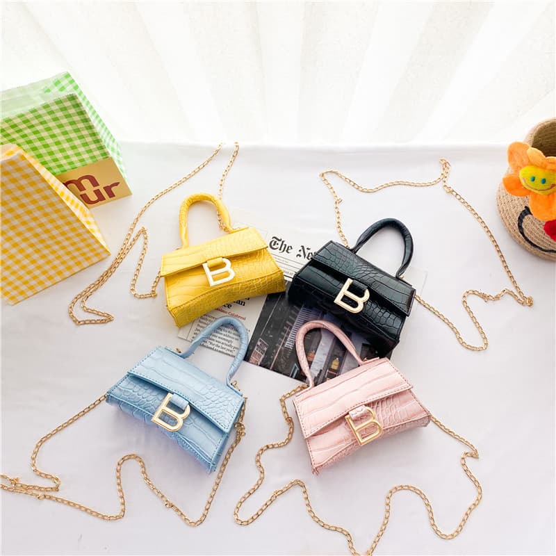 Small handbag for women, 2024 new style, lipstick-shaped, casual shoulder/crossbody bag for babies, crocodile pattern, accessories for children.